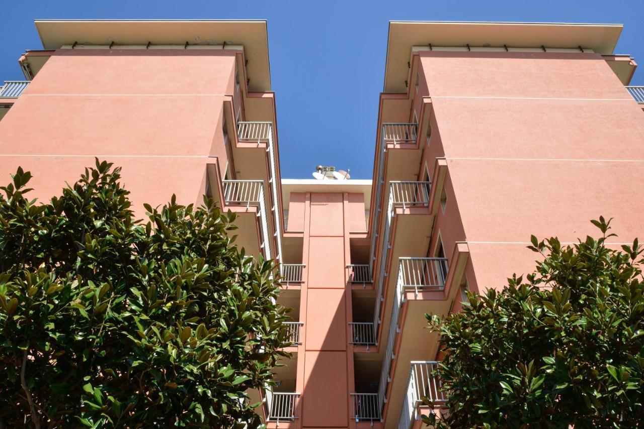 Residence Laura Bordighera Buitenkant foto