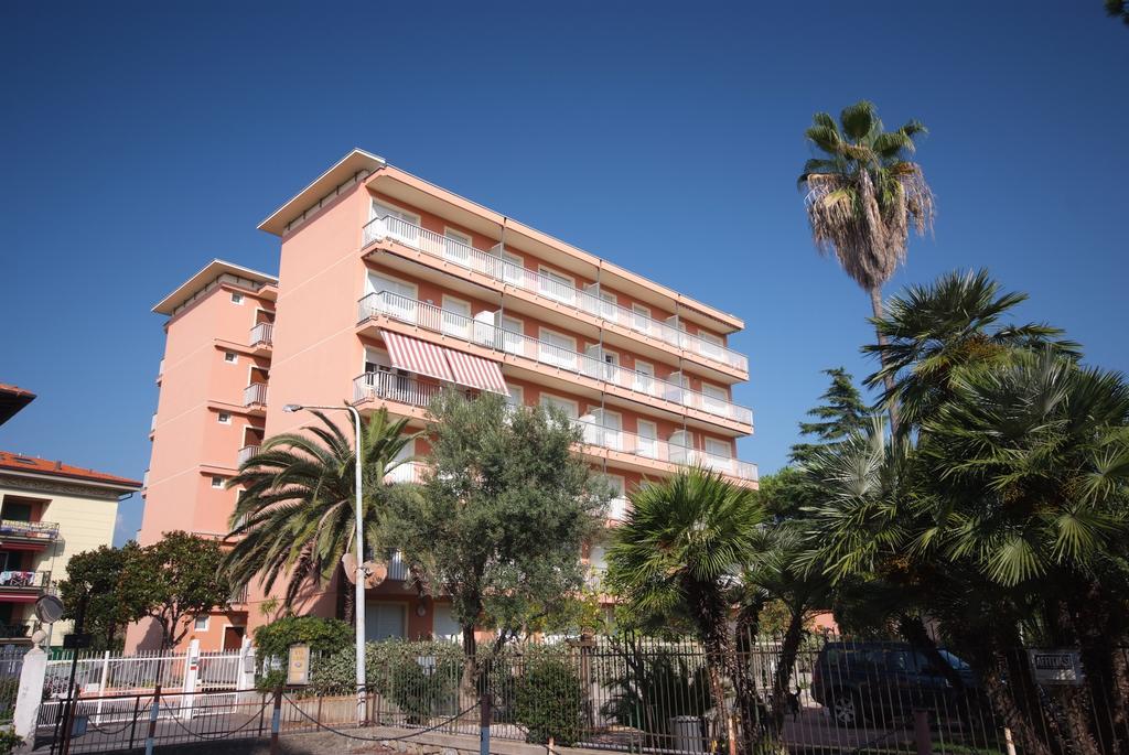 Residence Laura Bordighera Buitenkant foto